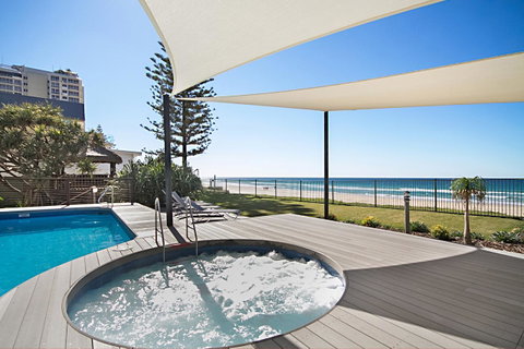Hibiscus On The Beach - Sunshine Coast Guide 0