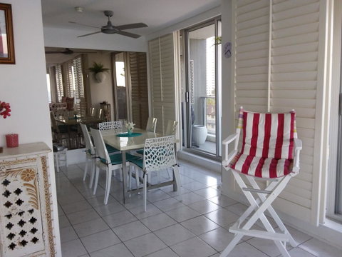 Hibiscus On The Beach - Sunshine Coast Guide 25
