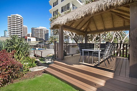 Hibiscus On The Beach - Sunshine Coast Guide 33