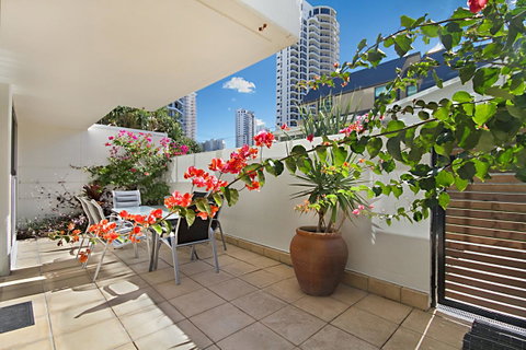Hibiscus On The Beach - Sunshine Coast Guide 35