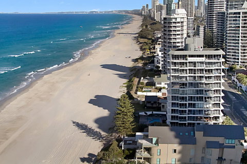 Hibiscus On The Beach - Sunshine Coast Guide 42