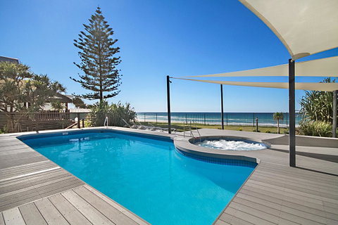 Hibiscus On The Beach - Sunshine Coast Guide 4