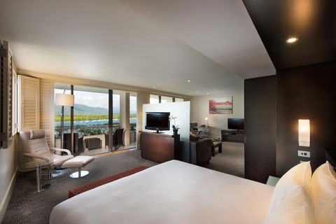 Hilton Cairns - Sunshine Coast Guide 15