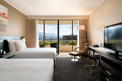 Hilton Cairns - Sunshine Coast Guide 33