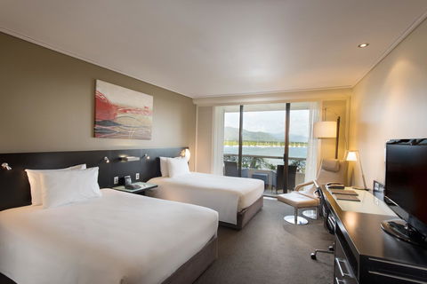 Hilton Cairns - Sunshine Coast Guide 1