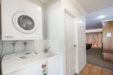 Shamrock Gardens Motel - Sunshine Coast Guide 2