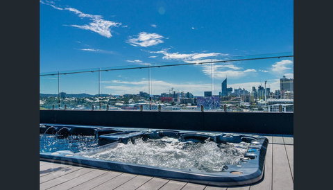 Eastwood Apartments - Sunshine Coast Guide 1