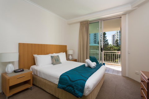 Maldives Resort Main Beach, Gold Coast - Sunshine Coast Guide 2