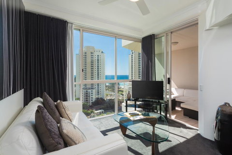 Maldives Resort Main Beach, Gold Coast - Sunshine Coast Guide 18