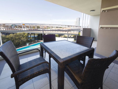 Oaks Brisbane Mews Suites - Sunshine Coast Guide 4