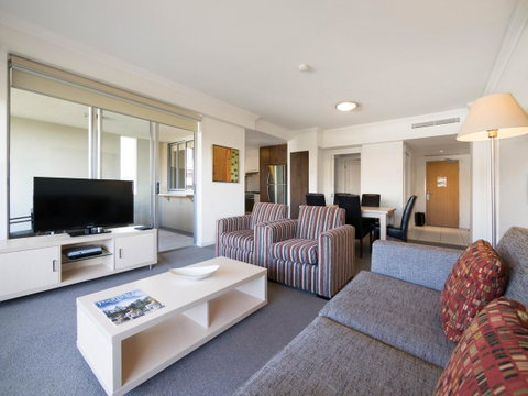 Oaks Brisbane Mews Suites - Sunshine Coast Guide 3