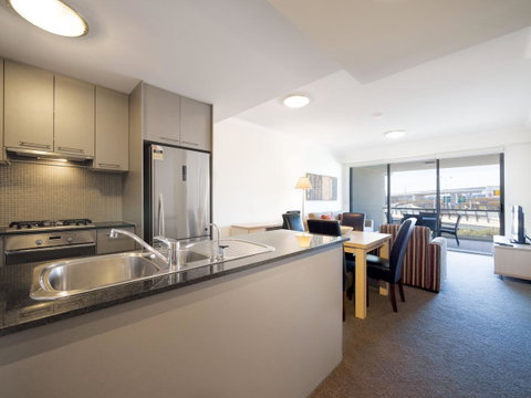 Oaks Brisbane Mews Suites - Sunshine Coast Guide 6