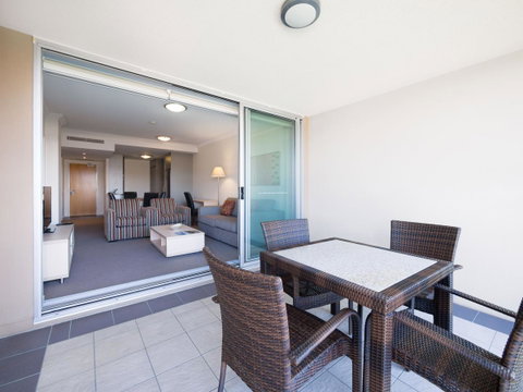 Oaks Brisbane Mews Suites - Sunshine Coast Guide 8