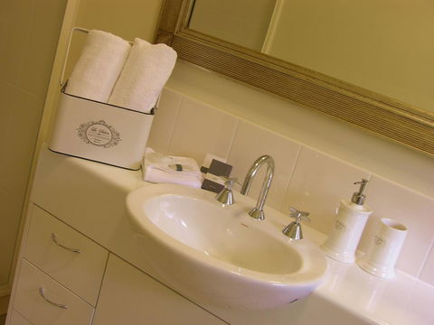 Apple Tree Cottage Montville - Sunshine Coast Guide 19