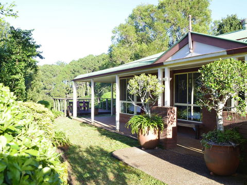 Apple Tree Cottage Montville - Sunshine Coast Guide 1