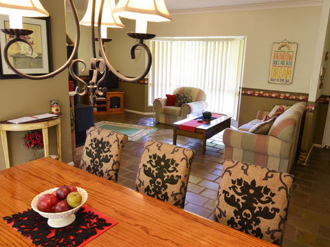 Apple Tree Cottage Montville - Sunshine Coast Guide 5