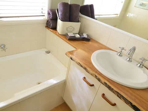 Apple Tree Cottage Montville - Sunshine Coast Guide 10