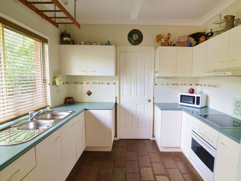 Apple Tree Cottage Montville - Sunshine Coast Guide 6