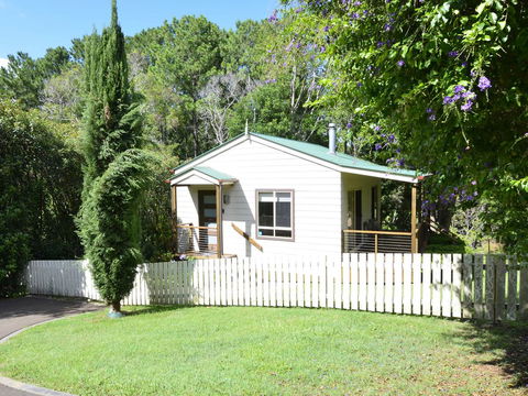 Apple Tree Cottage Montville - Sunshine Coast Guide 2