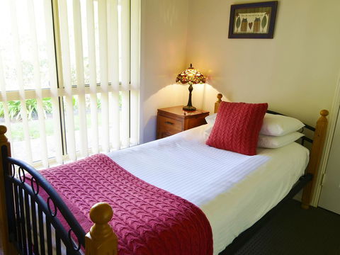 Apple Tree Cottage Montville - Sunshine Coast Guide 9