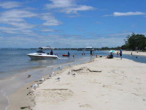 Air Conditioned Unit Stones Throw To The Waterfront. - Sunshine Coast Guide 11