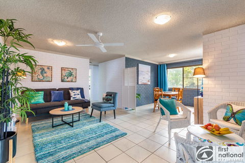 Air Conditioned Unit Stones Throw To The Waterfront. - Sunshine Coast Guide 0