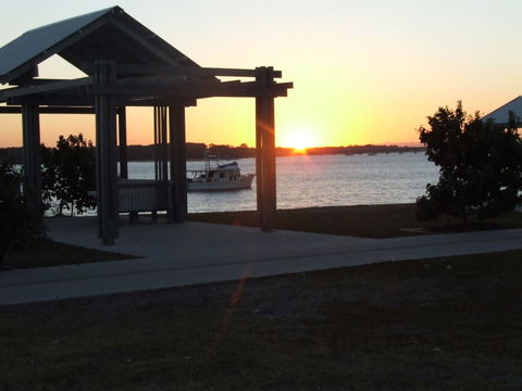 Air Conditioned Unit Stones Throw To The Waterfront. - Sunshine Coast Guide 1