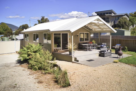 Adventure Bay Holiday Home - Sunshine Coast Guide 2