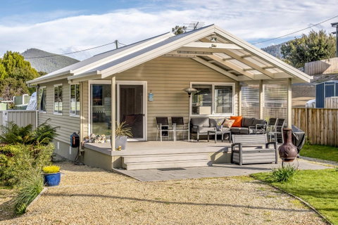 Adventure Bay Holiday Home - Sunshine Coast Guide 0