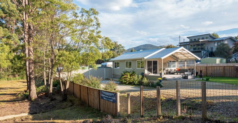 Adventure Bay Holiday Home - Sunshine Coast Guide 1