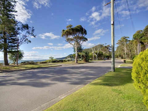 'Beachside' Shoal Bay, Unit 4 - Sunshine Coast Guide 3