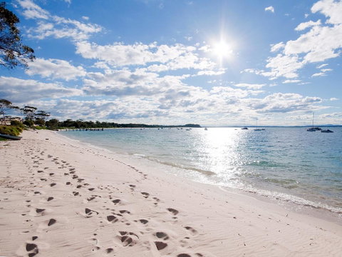'Beachside' Shoal Bay, Unit 4 - Sunshine Coast Guide 1