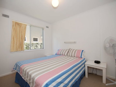 'Beachside' Shoal Bay, Unit 4 - Sunshine Coast Guide 2