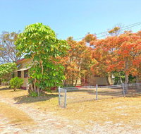 'Daves Place' 27 Rigney St - Holiday house with WIFI Aircon  Boat Parking - Sunshine Coast Guide