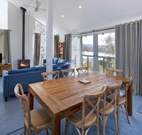 'Matilda' - Spacious  centrally located with great lake views - Sunshine Coast Guide