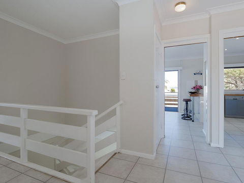 'SeaHaven', 2 Richardson Ave - Large Home With Aircon, Smart TV, WIFI, Netflix & Boat Parking - Sunshine Coast Guide 1