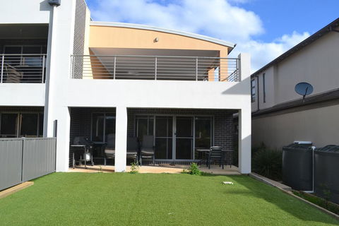 'The Anchorage By The Lake' - Sunshine Coast Guide 1