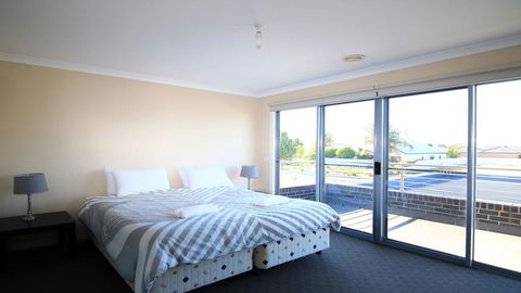 'The Anchorage By The Lake' - Sunshine Coast Guide 3
