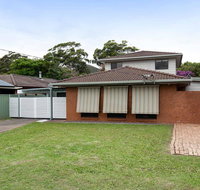 'Willows At The Bay' 111 Horace St - Large House with Aircon WIFI and Boat Parking. - Sunshine Coast Guide