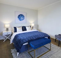 1 Bdrm Top Floor Apt With Sunroom - Sunshine Coast Guide