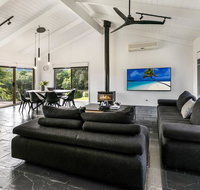 1 Oak - Rye Back Beach Accommodation - Sunshine Coast Guide