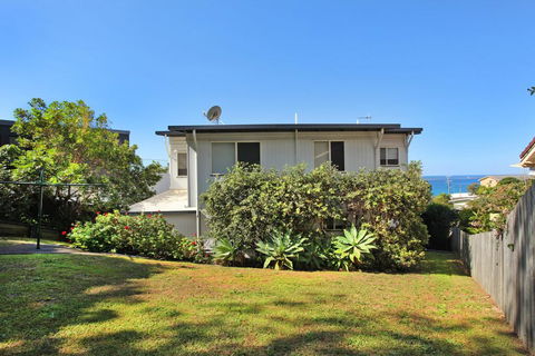 10 Barra Crescent, Coolum Beach, 500 BOND, WIFI, Walking Distance To Beach - Sunshine Coast Guide 1