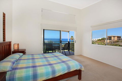 10 Barra Crescent, Coolum Beach, 500 BOND, WIFI, Walking Distance To Beach - Sunshine Coast Guide 3