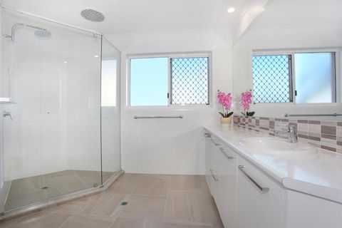 10 Mona Vista Crt, Coolum Beach, VIEWS, WiFi, Pet Friendly - Sunshine Coast Guide 3