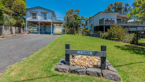 12 Aloha Drive, Ventnor - Sunshine Coast Guide 0