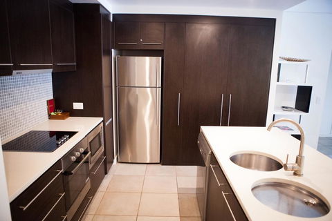 131 Sea Temple Luxury Swimout Apt. - Sunshine Coast Guide 2