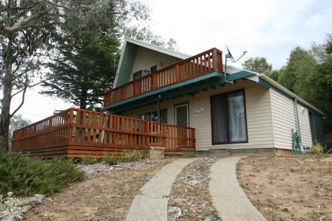 14 Cobbon Crescent Jindabyne - Sunshine Coast Guide 3
