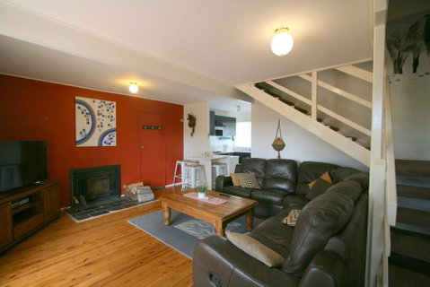 14 Cobbon Crescent Jindabyne - Sunshine Coast Guide 0