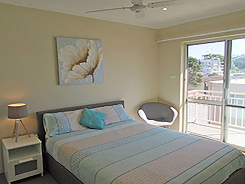 15 'Kanangra', 39 Soldiers Point Road - Fantastic Unit Right On The Water - Sunshine Coast Guide 1