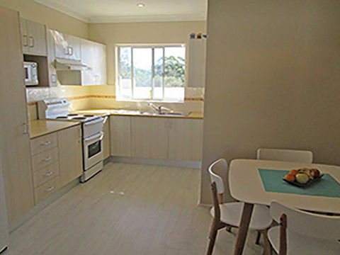 15 'Kanangra', 39 Soldiers Point Road - Fantastic Unit Right On The Water - Sunshine Coast Guide 3